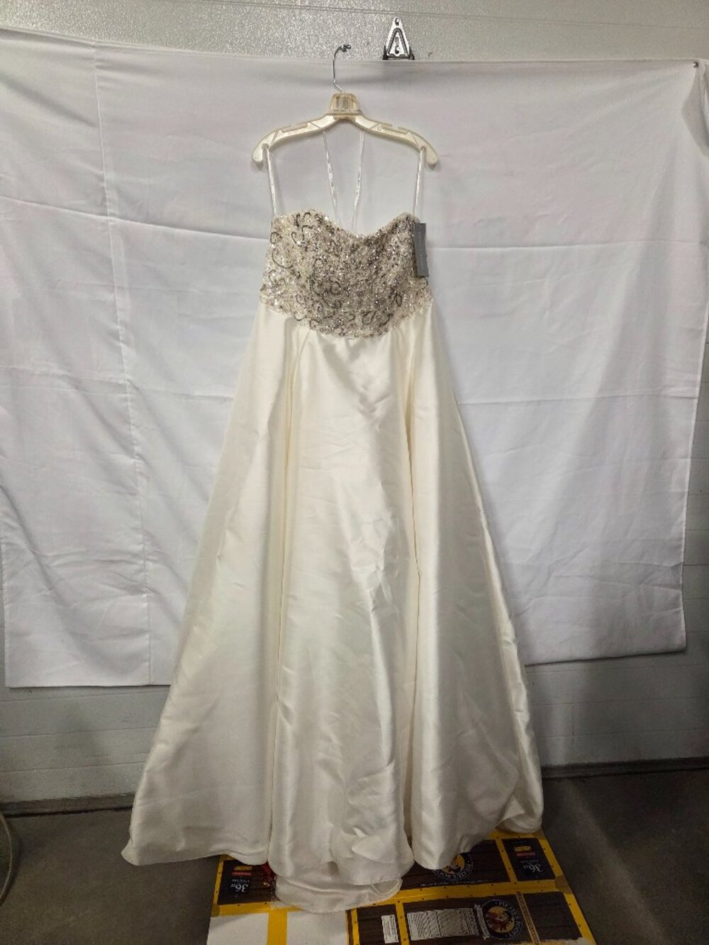 NEW VINTAGE OLEG CASSINI STRAPLESS WEDDING DRESS SIZE 16W-BEADED AND GEMED